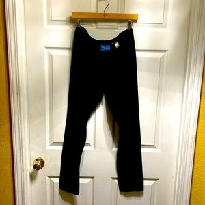 Vera Wang Simply Vera line leggings pants black with stretchy waist band.Size L.